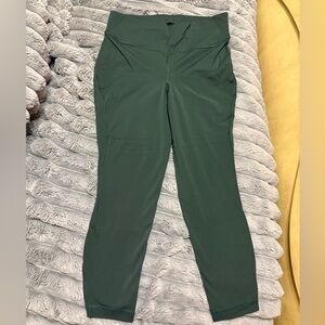 Women Lululemon leggings Green 25"